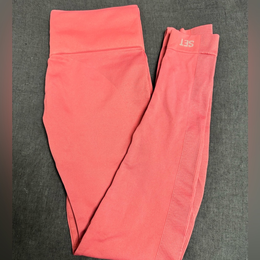 Set Active Leggings in Size Medium